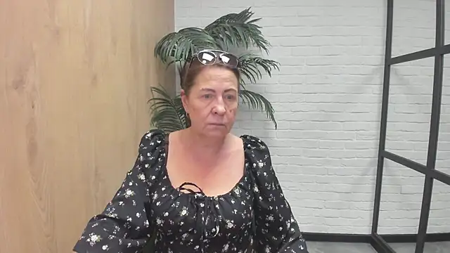 Snapshot of LindaPassionate chatting on June 9, 5:19 am LindaPassionate online show from June 9, 5:19 am