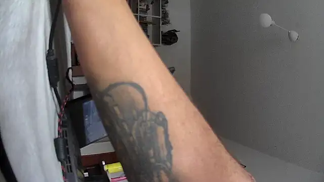 Snapshot of tctwo chatting on October 1, 12:00 pm tctwo online show from October 1, 12:00 pm