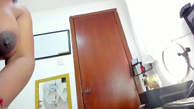 Snapshot of LadyNahir chatting on October 30, 9:26 pm LadyNahir online show from October 30, 9:26 pm