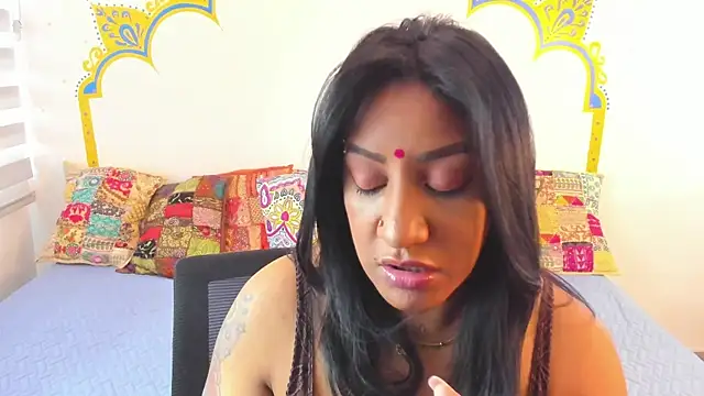 Snapshot of LadyNahir chatting on November 6, 10:10 pm LadyNahir online show from November 6, 10:10 pm