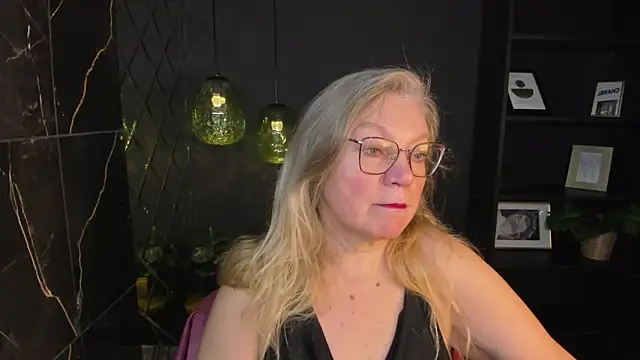 NataliMellow online show from December 19, 1:18 pm