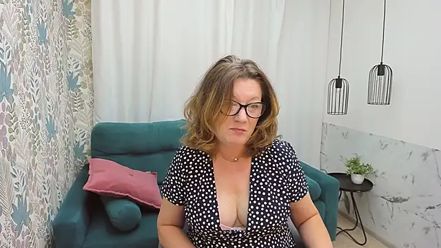 LeaPure online show from November 2, 5:10 am