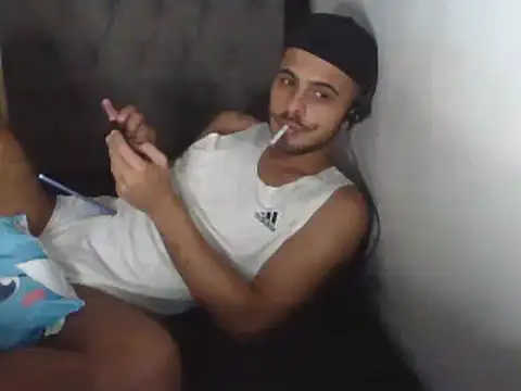 Snapshot of LoudLikeness chatting on February 28, 9:15 am LoudLikeness online show from February 28, 9:15 am