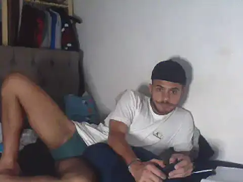 Snapshot of LoudLikeness chatting on March 7, 7:41 am LoudLikeness online show from March 7, 7:41 am