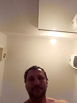 Snapshot of Miki20677 chatting on March 3, 6:47 pm Miki20677 online show from March 3, 6:47 pm