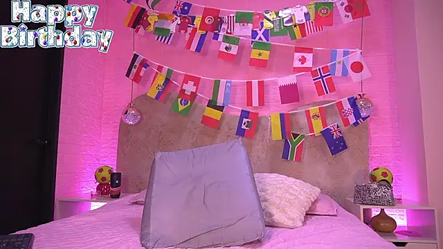 Snapshot of sarakaisy chatting on July 4, 12:00 pm sarakaisy online show from July 4, 12:00 pm