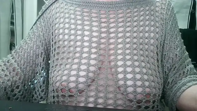 Snapshot of heidi60 chatting on December 5, 8:34 am heidi60 online show from December 5, 8:34 am