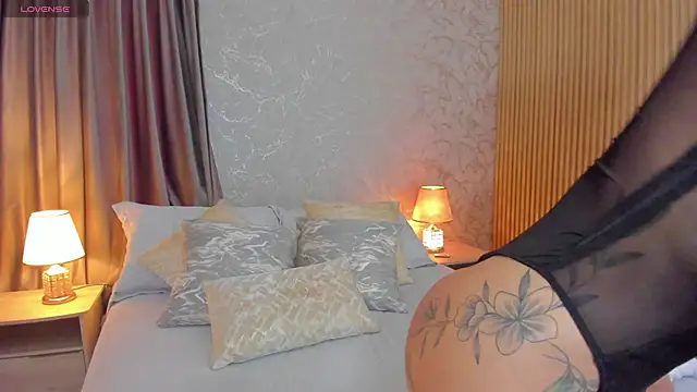 Sarah Stone  online show from October 18, 8:31 pm