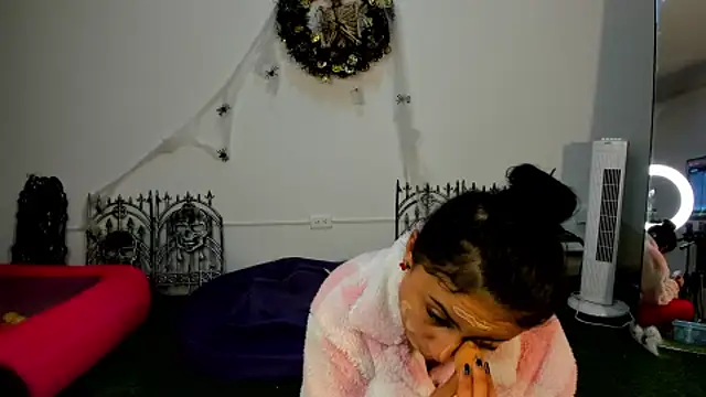 AbbyTaylorr online show from October 1, 3:45 am