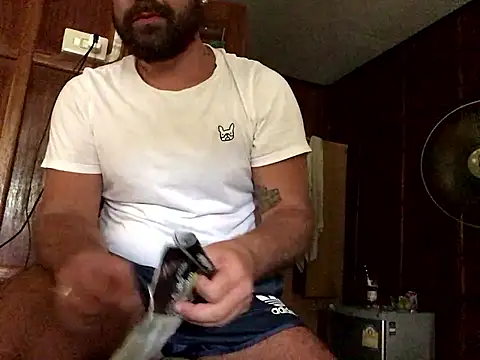 Snapshot of fuckerplayer1 chatting on December 4, 7:28 am fuckerplayer1 online show from December 4, 7:28 am