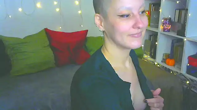 Snapshot of MartaBounty chatting on October 14, 8:53 pm MartaBounty online show from October 14, 8:53 pm