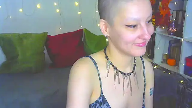 Snapshot of MartaBounty chatting on October 17, 12:14 am MartaBounty online show from October 17, 12:14 am