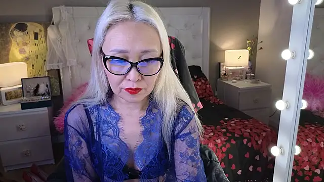 RoxalanaStar online show from January 31, 11:25 pm