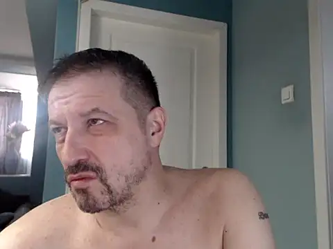 Snapshot of MisterFaithRO chatting on April 21, 4:19 am MisterFaithRO online show from April 21, 4:19 am