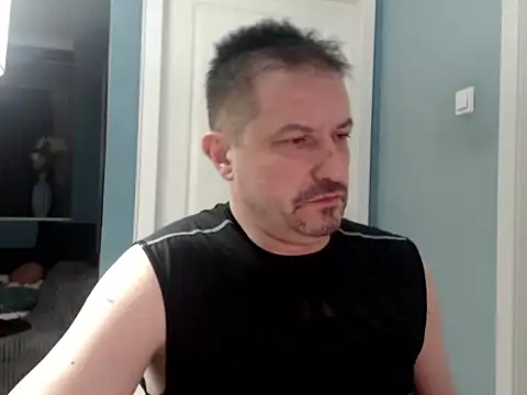 Snapshot of MisterFaithRO chatting on April 23, 1:18 am MisterFaithRO online show from April 23, 1:18 am