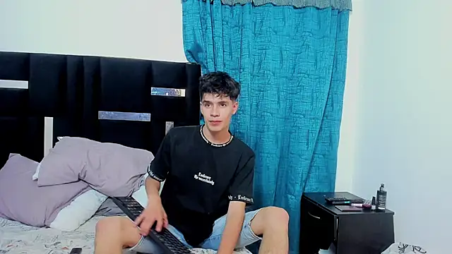 Snapshot of Dimitrixxx__ chatting on January 14, 6:13 am Dimitrixxx   online show from January 14, 6:13 am