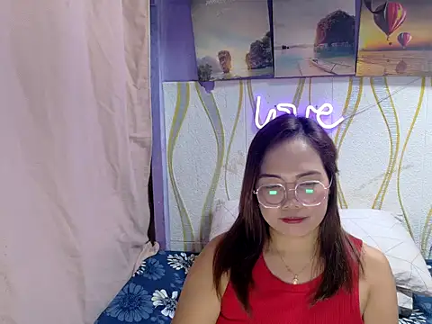 BURBERRY69 online show from February 12, 1:17 pm