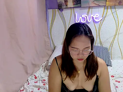 BURBERRY69 online show from February 24, 2:09 am