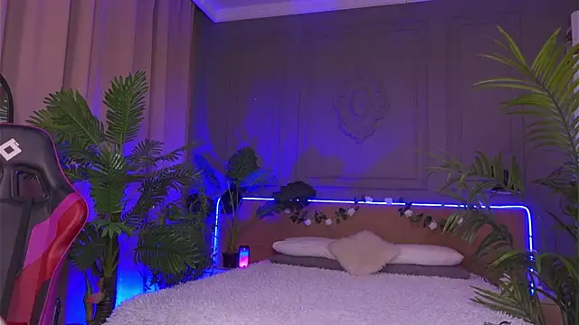 Snapshot of Devilinee chatting on February 25, 7:20 am Devilinee online show from February 25, 7:20 am