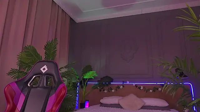 Snapshot of Devilinee chatting on February 27, 10:15 am Devilinee online show from February 27, 10:15 am