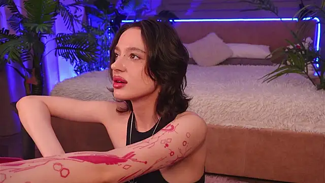 Devilinee online show from April 4, 7:06 am