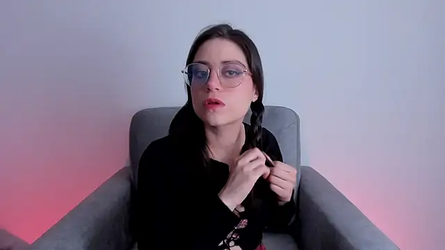 HazelKush online show from December 15, 9:30 pm