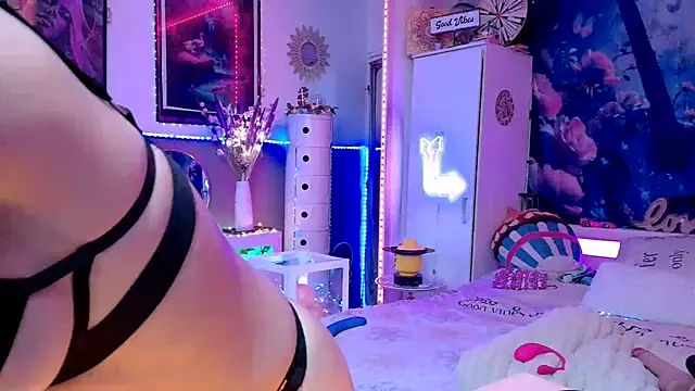 misscectito13 online show from April 6, 1:47 am