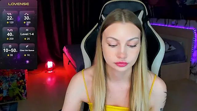 BiMolly online show from October 19, 3:23 pm