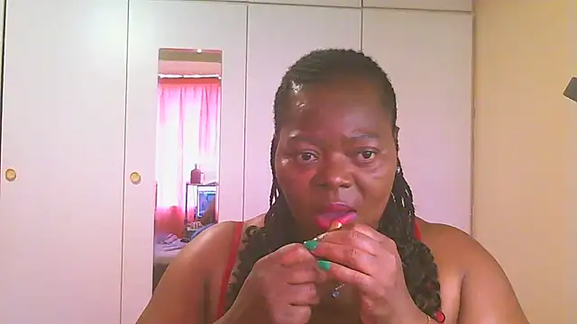 Snapshot of MatureBoobsDiva chatting on January 2, 8:39 am MatureBoobsDiva online show from January 2, 8:39 am