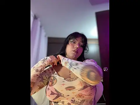 Snapshot of Naiara_sex chatting on November 8, 3:39 am Naiara sex online show from November 8, 3:39 am