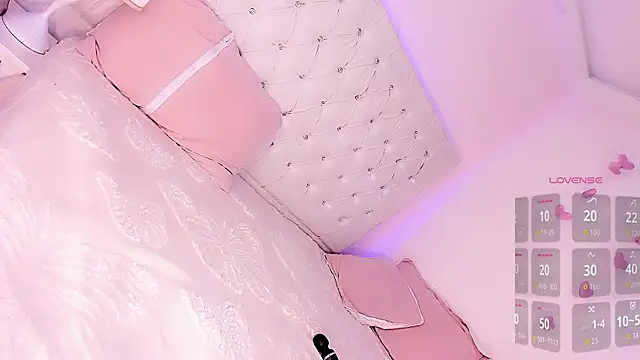 Snapshot of Michell_simons chatting on December 14, 7:51 pm Michell simons online show from December 14, 7:51 pm