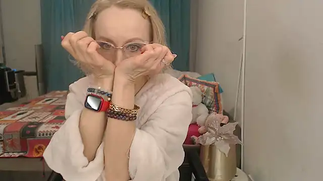 LuxuryNika online show from March 6, 3:19 pm