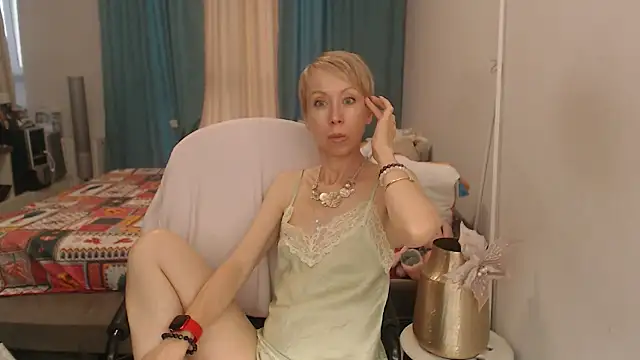 Snapshot of LuxuryNika chatting on June 26, 5:17 pm LuxuryNika online show from June 26, 5:17 pm