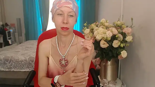 Snapshot of LuxuryNika chatting on July 20, 10:39 am LuxuryNika online show from July 20, 10:39 am