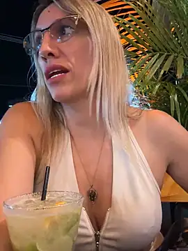 Gatitacarlita online show from December 20, 11:58 pm