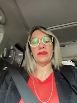 Gatitacarlita online show from April 11, 6:12 pm