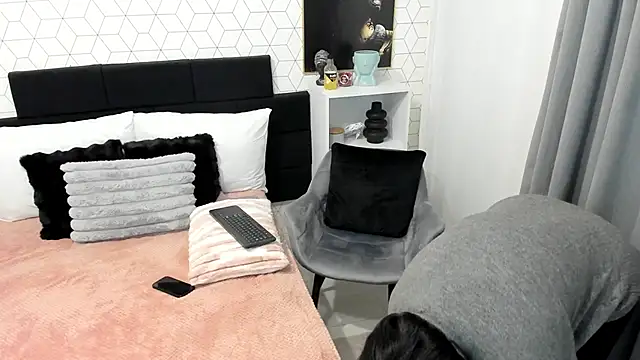 Snapshot of Heidix chatting on February 17, 10:51 am Heidix online show from February 17, 10:51 am