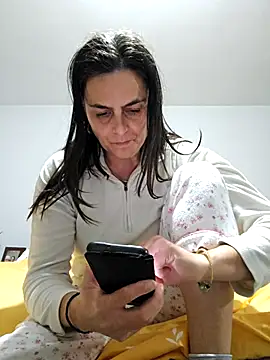 Snapshot of IsabelleCraft chatting on November 17, 8:58 pm IsabelleCraft online show from November 17, 8:58 pm