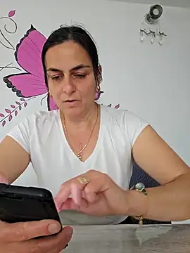 Snapshot of IsabelleCraft chatting on November 25, 10:04 am IsabelleCraft online show from November 25, 10:04 am