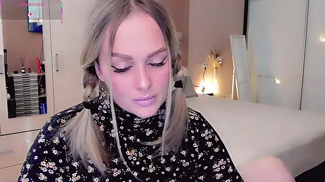 Snapshot of Libby_Nora chatting on April 22, 11:56 am Libby Nora online show from April 22, 11:56 am