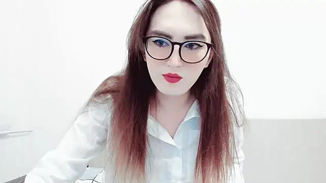 Snapshot of MinniMaksy chatting on December 7, 8:55 am MinniMaksy online show from December 7, 8:55 am