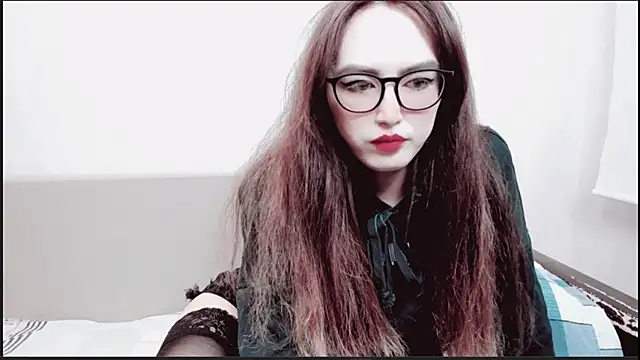 Snapshot of MinniMaksy chatting on February 22, 5:02 pm MinniMaksy online show from February 22, 5:02 pm
