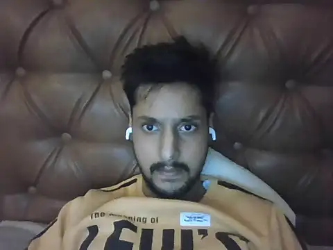 dhruv9413 online show from December 2, 8:04 pm