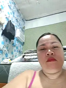 Snapshot of XXLorie_02 chatting on June 25, 11:42 pm XXLorie 02 online show from June 25, 11:42 pm
