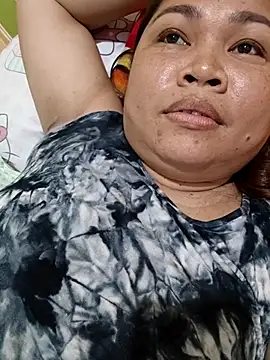 Snapshot of XXLorie_02 chatting on July 1, 4:25 am XXLorie 02 online show from July 1, 4:25 am