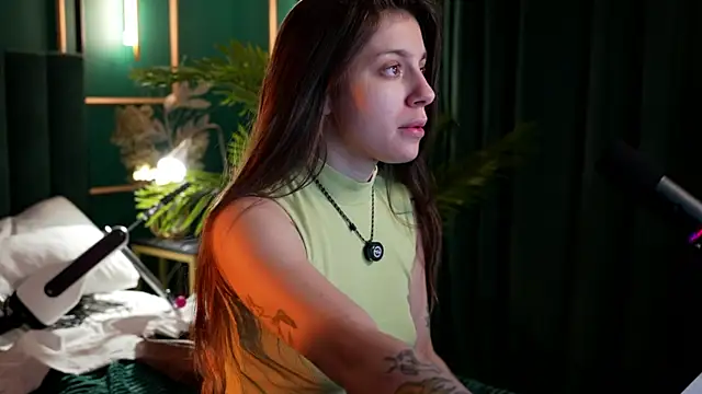 Eille Elfie online show from December 1, 5:12 am