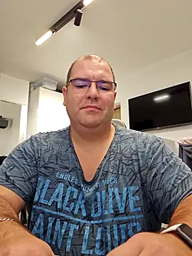 Snapshot of Andrew1900529 chatting on October 26, 7:20 pm Andrew1900529 online show from October 26, 7:20 pm