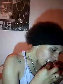Snapshot of LUNAdeMARTE chatting on December 7, 3:04 am LUNAdeMARTE online show from December 7, 3:04 am