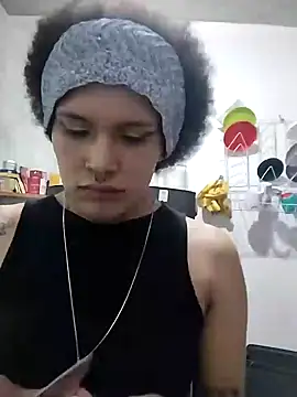 Snapshot of LUNAdeMARTE chatting on December 19, 3:07 am LUNAdeMARTE online show from December 19, 3:07 am