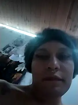 Snapshot of LUNAdeMARTE chatting on February 4, 2:39 am LUNAdeMARTE online show from February 4, 2:39 am